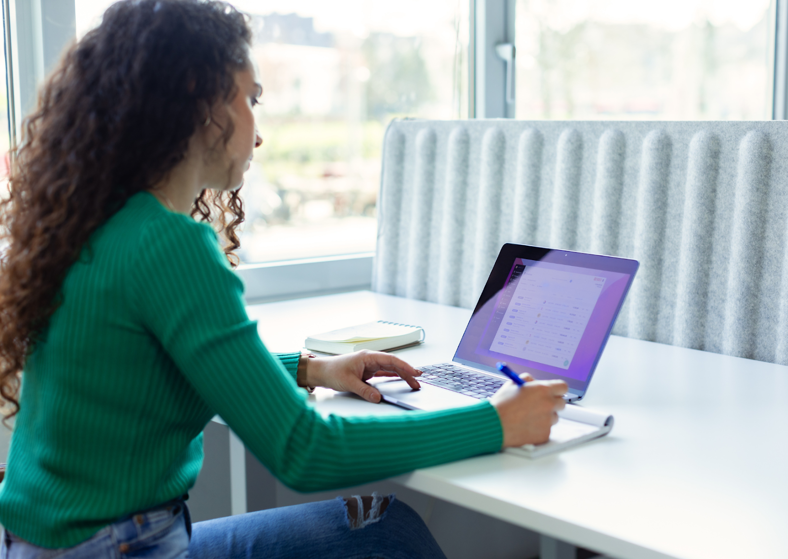 How Can Real-Time Updates Help General Contractors Overcome Labor Shortage Challenges?