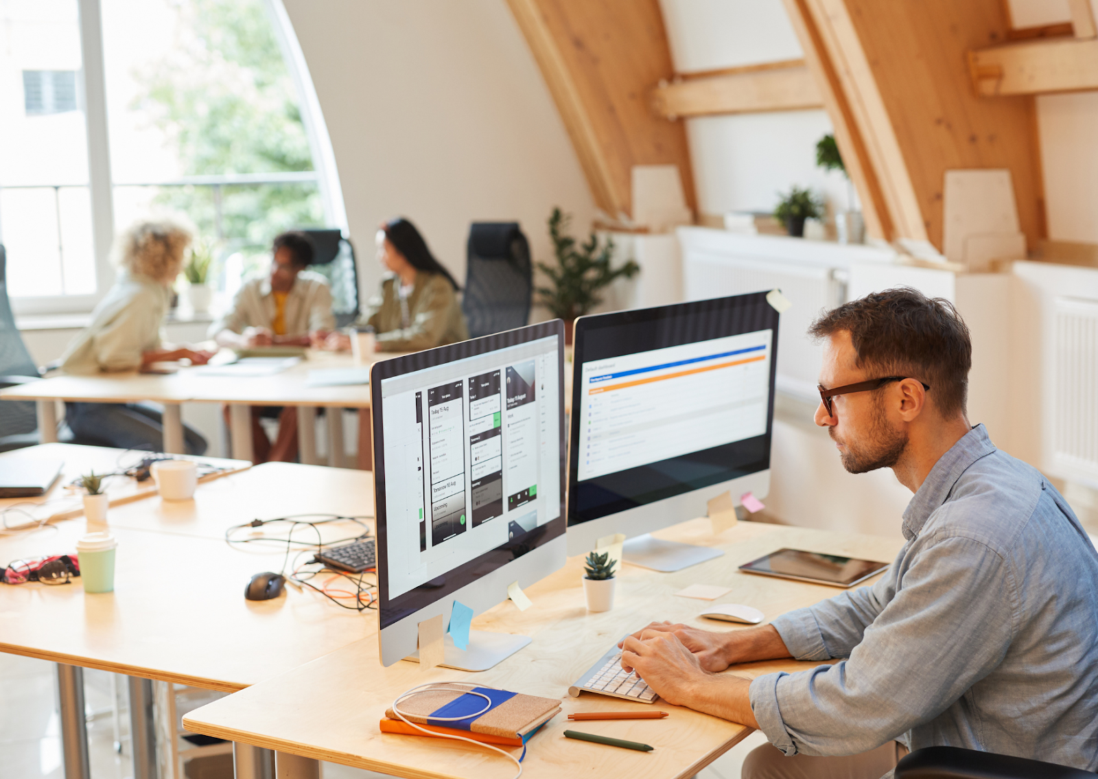 What Reporting and Communication Features Keep Office and Field Teams Aligned on One Project?